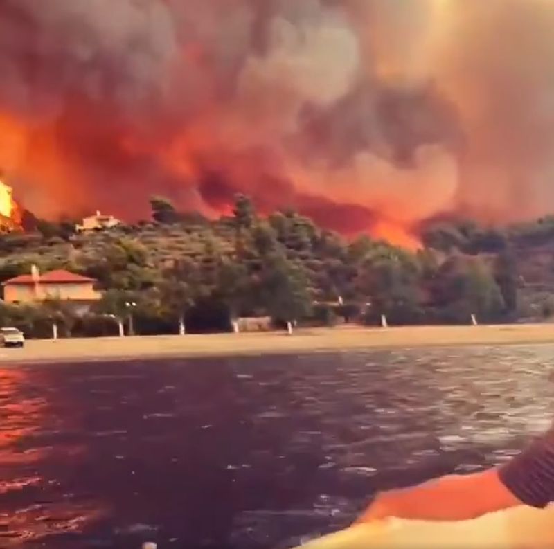 Imagini apocaliptice din Grecia. Incendiile devastatoare continuă cu 55 de focare active