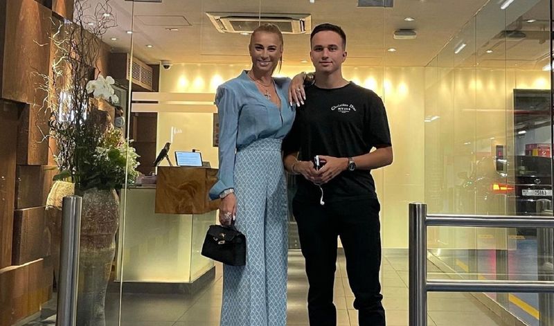 prima-imagine-cu-baiatul-lui-laurentiu-reghecampf-alaturi-de-iubita-sa-tanara-este-cunoscuta-in-spatiul-public