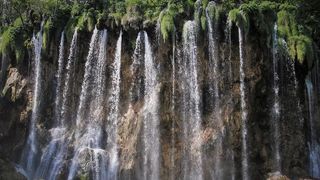 tânără de 16 ani a căzut în munții retezat