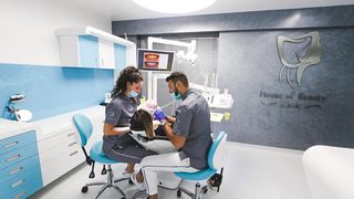 Tratamentul cu fațete dentare distruge dinții?