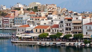 Carantină de noapte pentru oraşul turistic Heraklion,  situat pe insula Creta