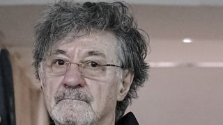 Actorul Ion Caramitru, internat în spital. "Suntem năpăstuiţi de soartă"