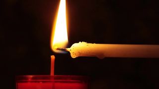 Moarte șocantă pentru un medic din România. O scândură i-a străpuns parbrizul mașinii