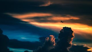 Ultima oră! Un avion, care ajuta la stingerea incendiilor, s-a prăbuşit