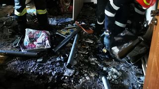 Incendiu de ultim moment într-un bloc de locatari. De unde a pornit focul
