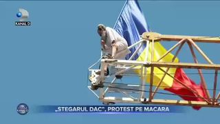 Stegarul DAC - protest pe macara