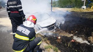 Autoturism distrus într-un incendiu, în urma unui accident rutier produs pe DN 7