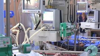 Pacient de 34 de ani, diagnosticat cu COVID-19, intubat din cauza stării severe de sănătate