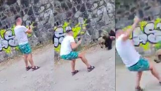 VIDEO | Gest inconștient al unui tânăr! Un turist la un pas de a fi sfâșiat de un urs pentru o poză