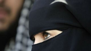 Purtătorul de cuvânt al talibanilor: Vălul, obligatoriu, dar nu şi burqa