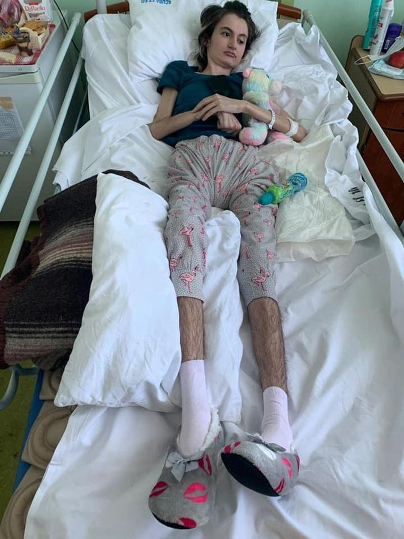 Cum arată Denisa, tânăra care s-a trezit după trei luni de stat în comă, după ce a fost bătută de fostul iubit. Imagini sfâșietoare