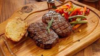 Cum se prepară corect carnea de vită ca să nu fie tare