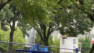 Un șofer de TIR a adormit la volan și era să cadă cu mașina &icirc;n D&acirc;mbovița. Pericol de explozie &icirc;n Capitală