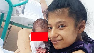 Miracol medical: o femeie care c&acirc;ntărește doar 27 de kilograme a devenit mamă! A născut o fetiță de aproximativ 2 kilograme