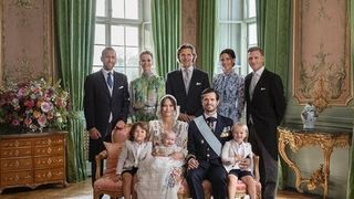 Familia regală suedeză a publicat trei fotografii oficiale de la botezul prinţului Julian