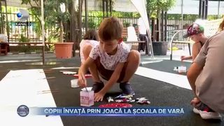 Copiii &icirc;nvață prin joacă la școala de vară