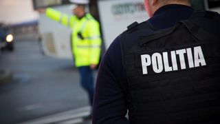 Urmărire ca în filme pe străzile din București. Un bărbat fără permis de conducere a fugit de polițiștii rutieri