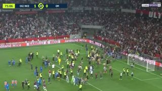 VIDEO | Un meci de fotbal din Franţa s-a &icirc;ncheiat &icirc;ntr-o bătaie generală pe teren, la care au participat chiar şi suporterii&nbsp;