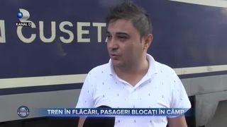 Tren &icirc;n flăcări, pasageri blocați &icirc;n c&acirc;mp