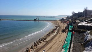 Un excavator a întrerupt somnul turiștilor din Eforie Nord