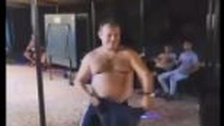 VIDEO | Profesor din Timișoara, filmat în timp ce dansa lasciv în fața unei eleve