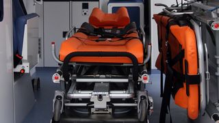 VIDEO | Tânăr de 29 de ani, în stare gravă după ce a fost bătut, incendiat și lăsat să moară pe un trotuar