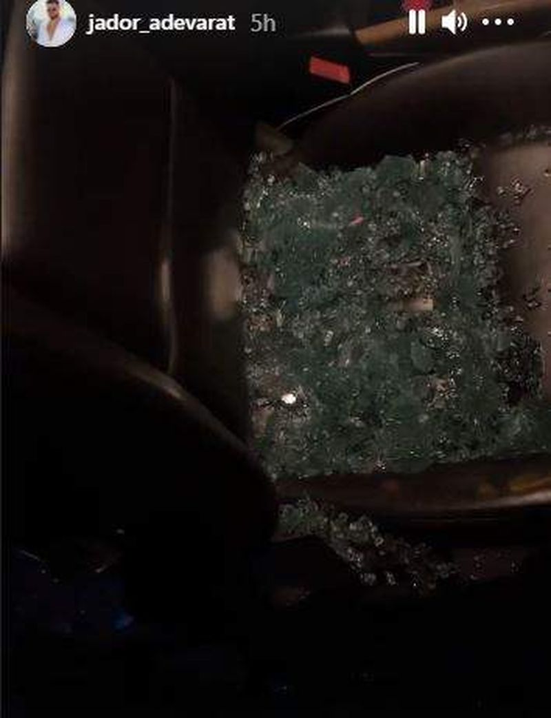 mașina lui jador a fost spartă de hoți