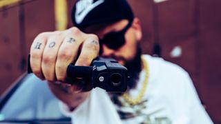 Legitima aparare: Cand este si ce prevede Codul Penal din Romania