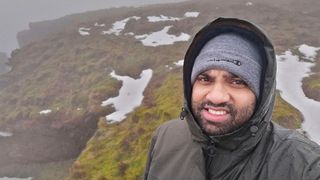 Un bărbat din Anglia a supraviețuit unei căzături de la 60 de metri