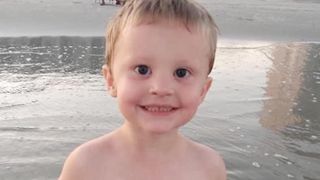 Băiețelul a murit sufocat în mașina părinților