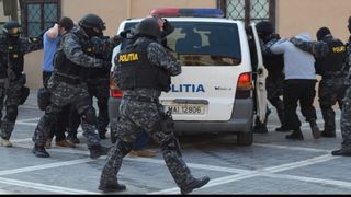 Peste 50 de percheziții au avut loc în Bihor. Printre cei vizați sunt notari și avocați