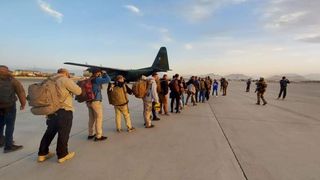 MAE a anunțat că a evacuat cinci cetățeni afgani din Kabul