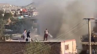 Explozie puternică la Kabul, cauzată de un tir de rachetă