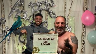 Livian a sărbătorit alături de familie și de papagal