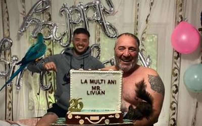 Livian a sărbătorit alături de familie și de papagal