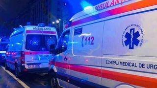 VIDEO | Accident cumplit în fața casei. O copilă de 11 ani și o femeie au murit pe loc