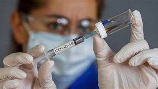 Medic de familie din Dâmbovița, cercetat pentru că a făcut "vaccin la chiuvetă" pentru 10 fotbaliști