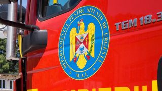 Accident cu 13 victime pe DN 15: O mașină și un microbuz s-au ciocnit iar traficul din zonă este blocat