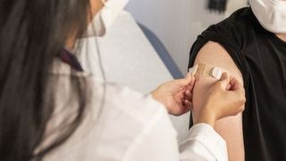 femeie-arestata-din-cauza-unui-certificat-fals-de-vaccinare