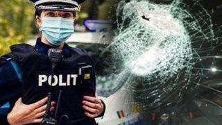 FOTO | Polițiști, atacați pe stradă cu poșete și pietre. De la ce a pornit totul