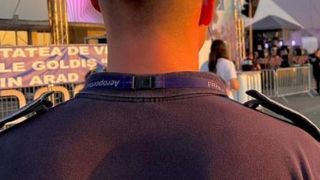 polițiști bătuți de două femei rome