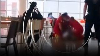 VIDEO| Un pensionar a murit sufocat cu mâncare într-un Mall din Botoşani. Martorii filmau nepăsători agonia bătrânului