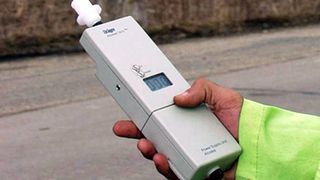 Polițist local din T&acirc;rgu Jiu, prins băut la serviciu, după ce unul a fost prins drogat &icirc;n București