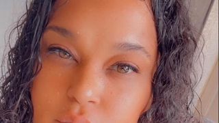 Femeie împușcată mortal de fiul ei în vârstă de cinci ani