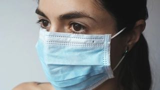 Comitetul Municipiului Bucureşti pentru Situaţii de Urgenţă va decide dacă se reintroduce obligativitatea purtării măştii de protecţie &icirc;n jurul școlilor