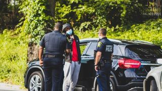 Un bărbat din Teleorman este cercetat penal după ce a încercat să mituiască polițiștii care l-au oprit în trafic