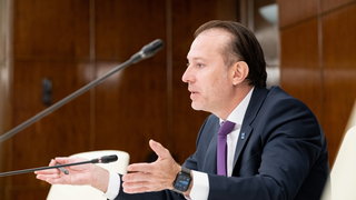 Moțiunea de cenzură &icirc;mpotriva Guvernului C&icirc;țu, citită azi &icirc;n plenul Parlamentului. C&acirc;nd va fi dezbătută și votată