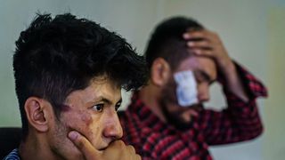 Bătuți de talibani până când nu s-au mai putut ridica în picioare