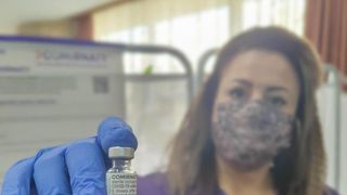 Mai puține doze de vaccin gripal, în comparație cu anul trecut. Vaccinul se poate găsi deja în farmacii