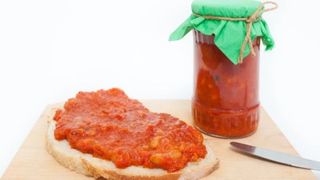 Reţetă zacuscă: Ce ingrediente pui la 5 kg de vinete